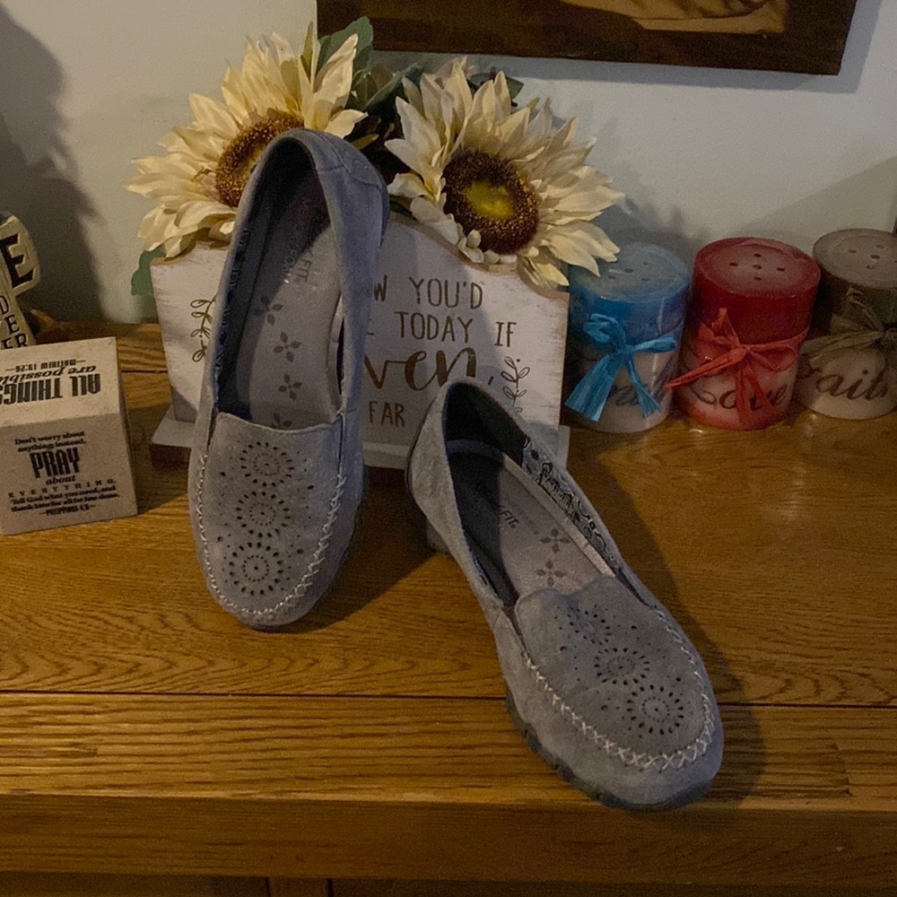 Great condition barely worn grey suede loafers